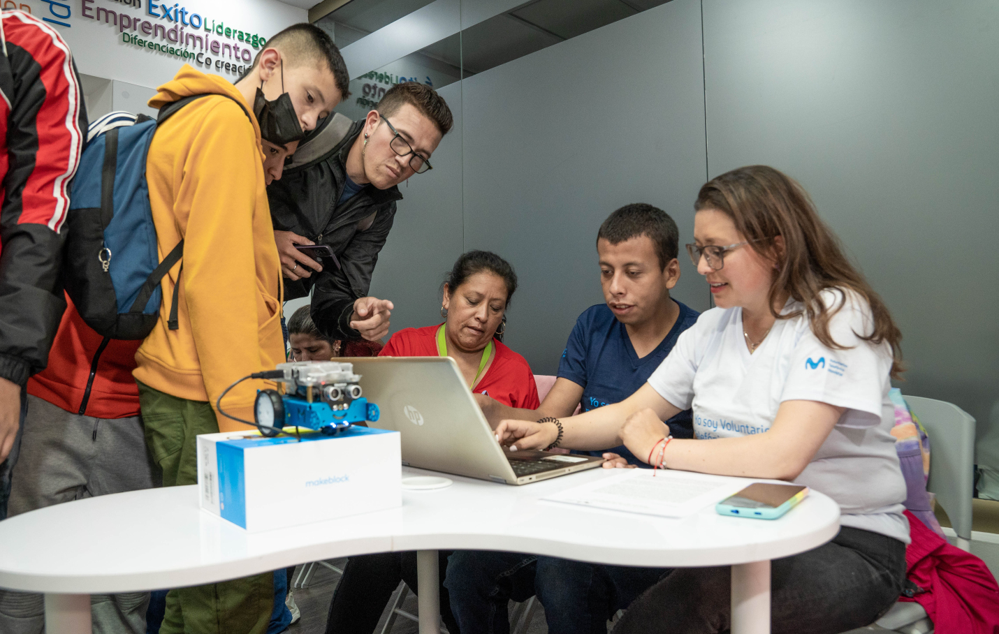 Abren inscripciones a becas de la Escuela de Robótica Inclusiva de Fundación Telefónica Movistar
