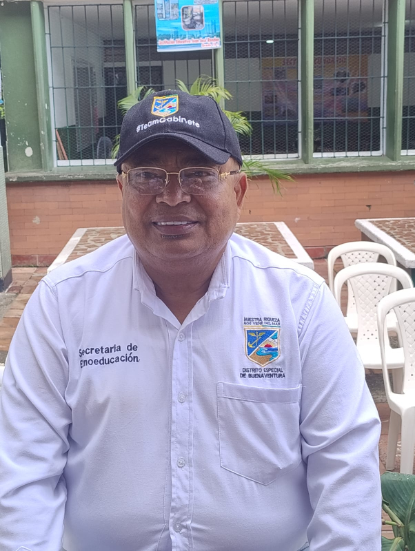 El Secretario de Etnoeducación de Buenaventura presentó avances en las instituciones educativas de la Comuna 7