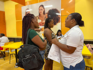 100 madres fueron beneficiadas con plan de nutrición de la Alcaldía Distrital de Buenaventura con la Fundación Éxito