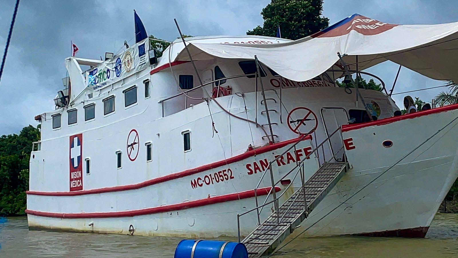 El Barco Hospital San Raffaele llegó a Puerto Merizalde e inició la Gran Misión Quirúrgica