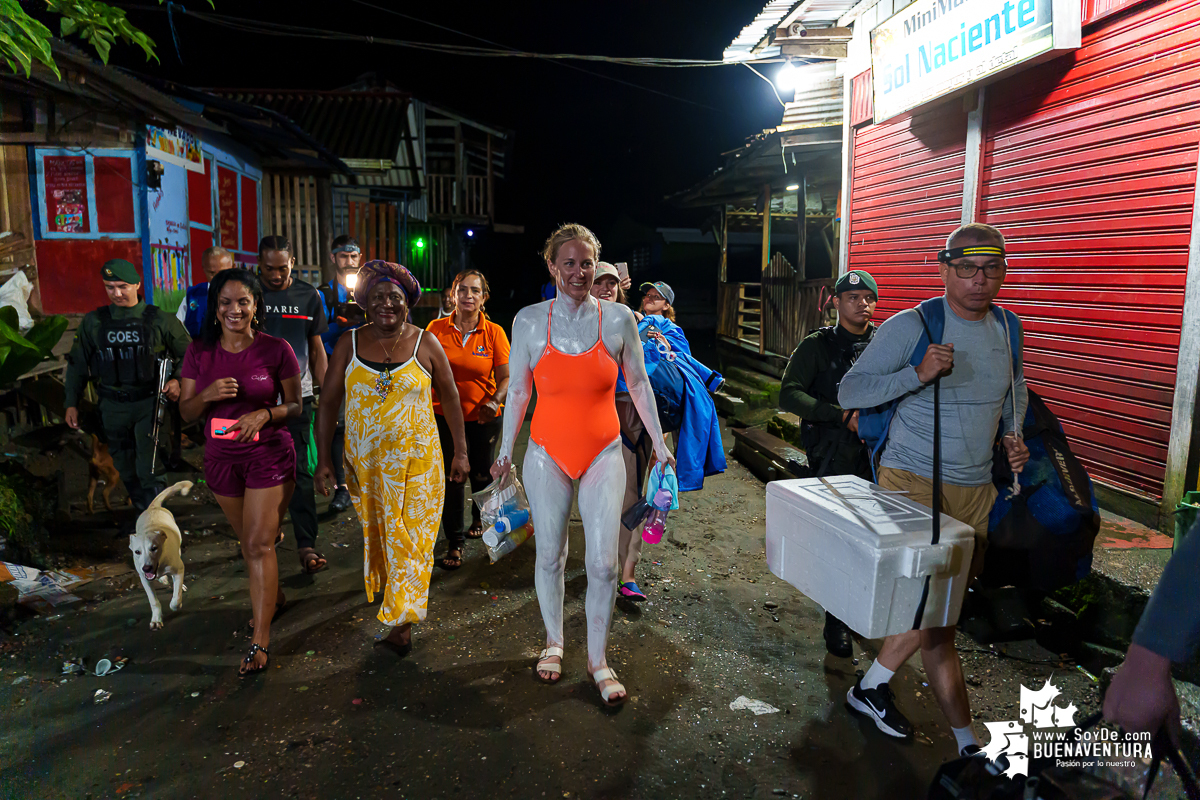 ¡Lo logró! En una histórica hazaña, la nadadora australiana Eva Buzo desafió las aguas del Pacífico por la paz y la resiliencia de Buenaventura