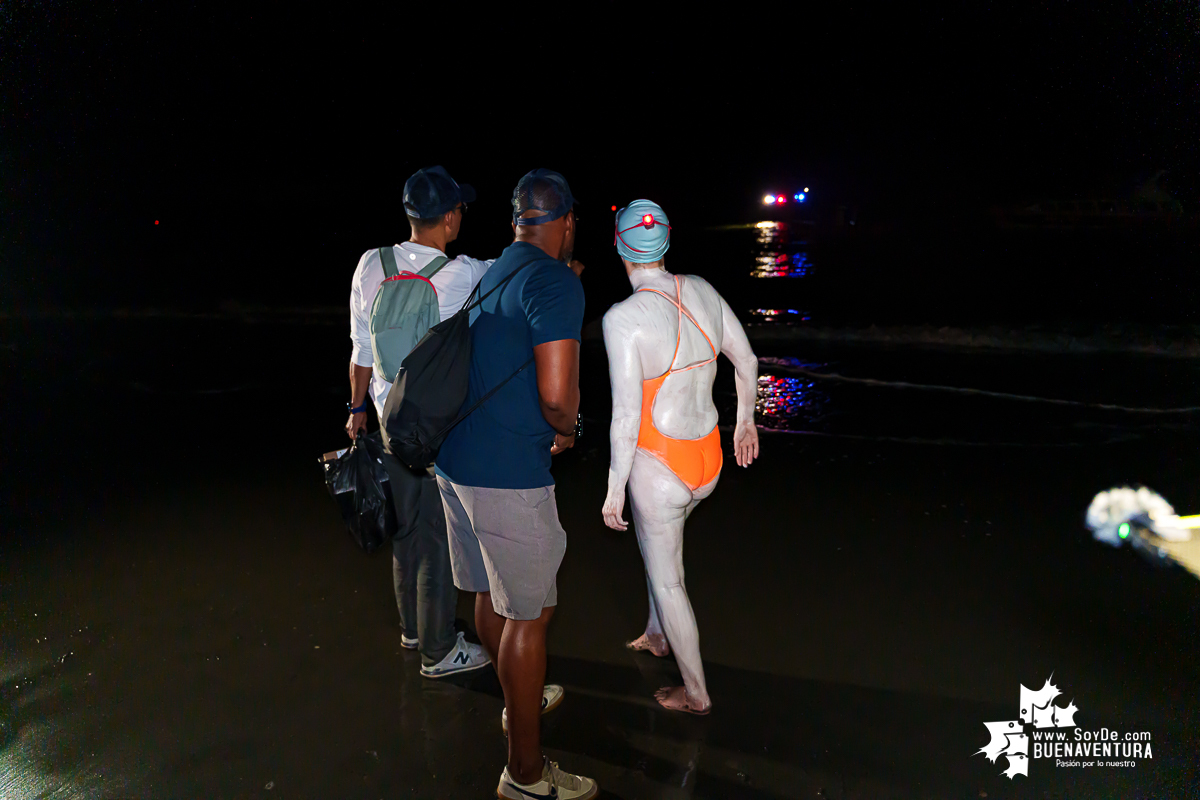 ¡Lo logró! En una histórica hazaña, la nadadora australiana Eva Buzo desafió las aguas del Pacífico por la paz y la resiliencia de Buenaventura