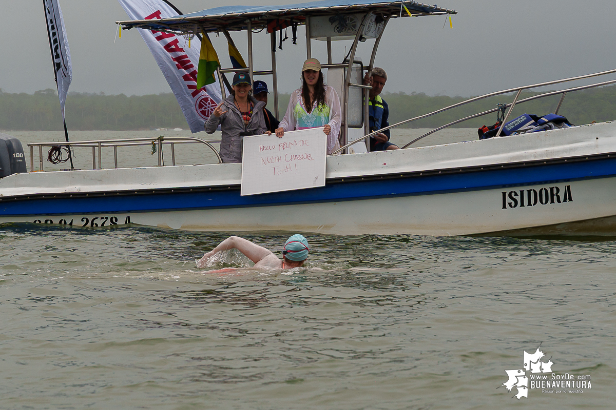 ¡Lo logró! En una histórica hazaña, la nadadora australiana Eva Buzo desafió las aguas del Pacífico por la paz y la resiliencia de Buenaventura