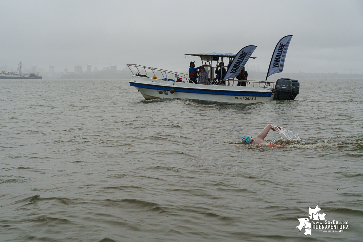 ¡Lo logró! En una histórica hazaña, la nadadora australiana Eva Buzo desafió las aguas del Pacífico por la paz y la resiliencia de Buenaventura
