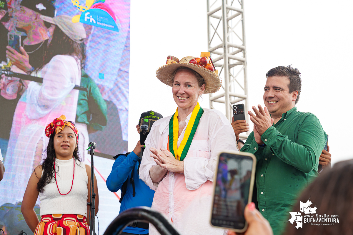 ¡Lo logró! En una histórica hazaña, la nadadora australiana Eva Buzo desafió las aguas del Pacífico por la paz y la resiliencia de Buenaventura