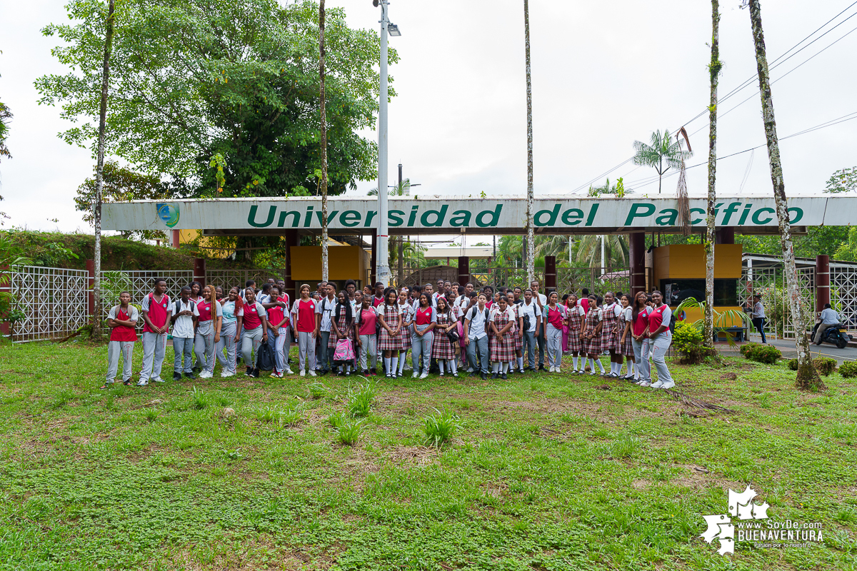 La ruta del concierto de aves en formato artístico y educativo en el campus de la Universidad del pacifico