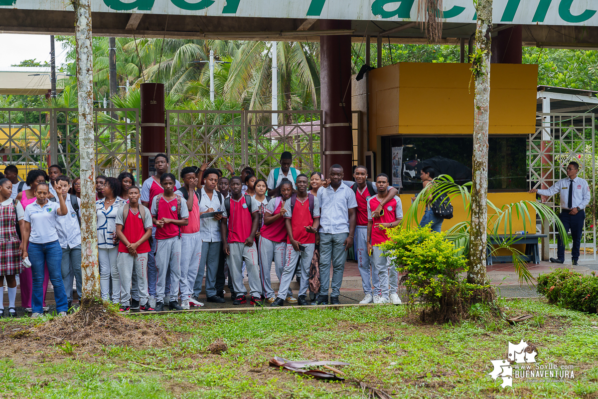 La ruta del concierto de aves en formato artístico y educativo en el campus de la Universidad del pacifico