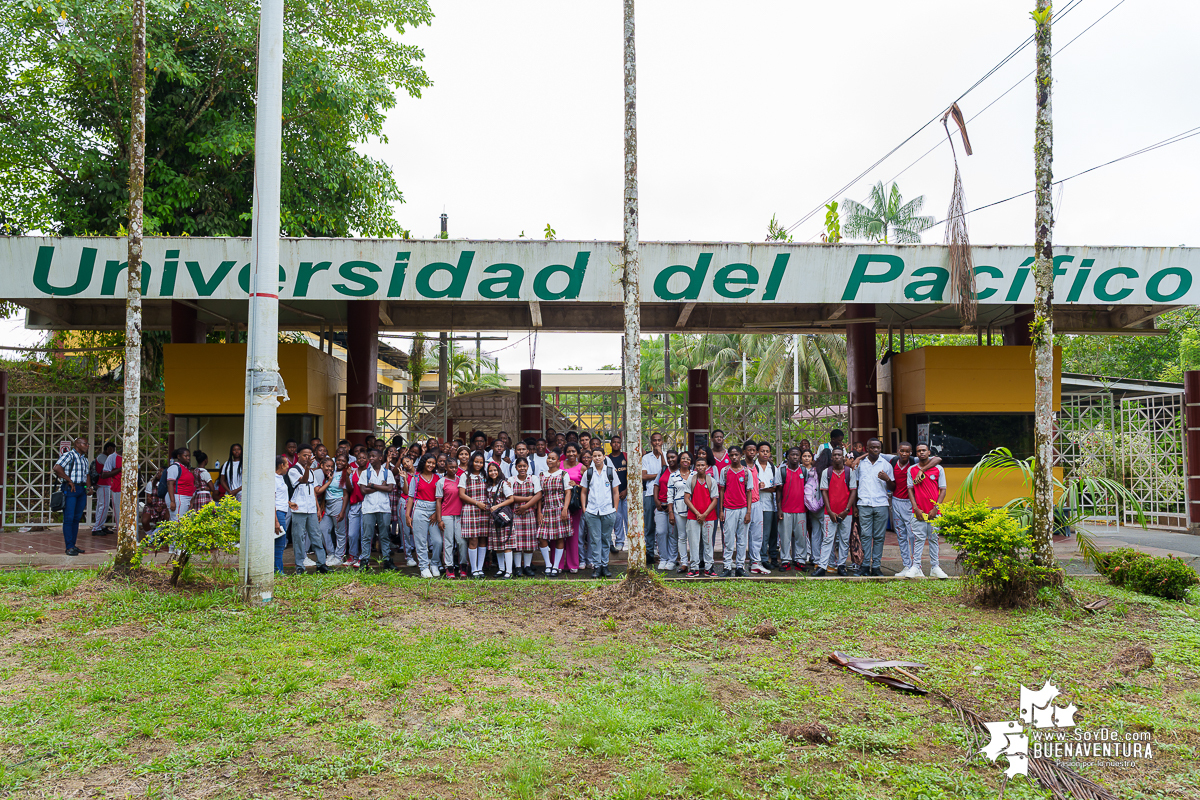 La ruta del concierto de aves en formato artístico y educativo en el campus de la Universidad del pacifico