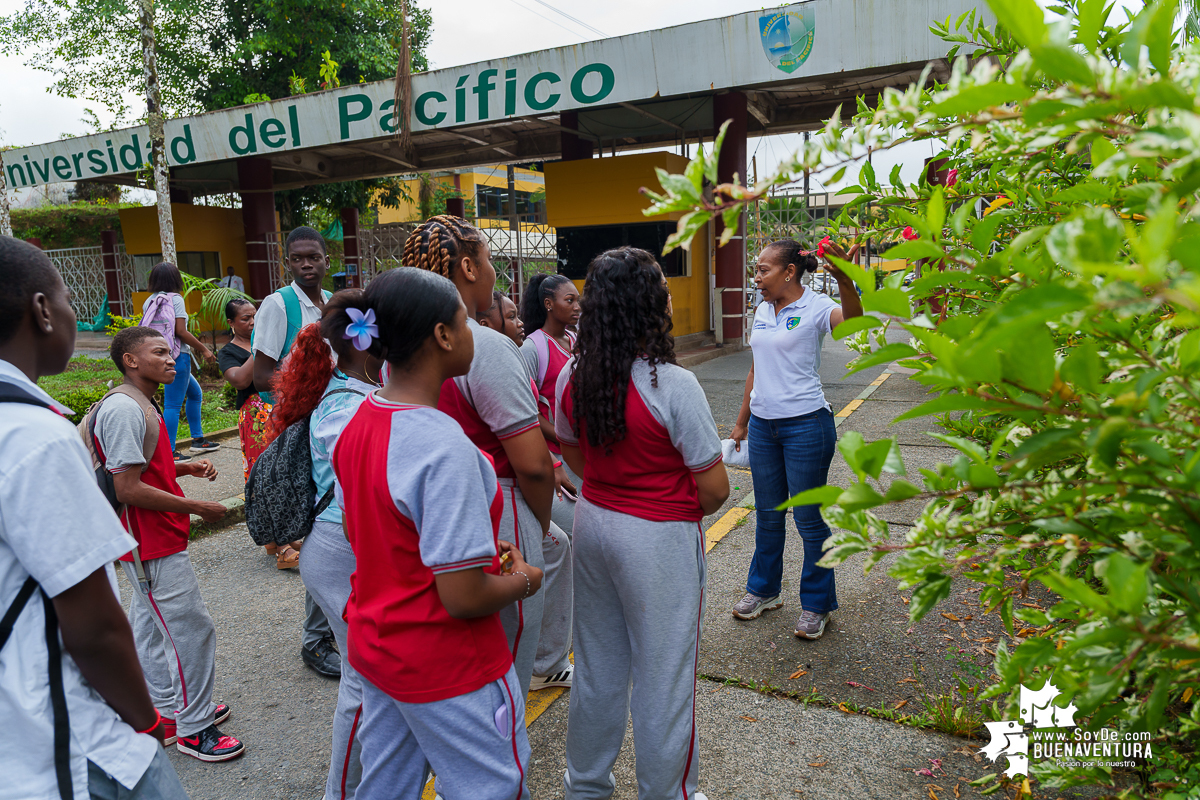 La ruta del concierto de aves en formato artístico y educativo en el campus de la Universidad del pacifico