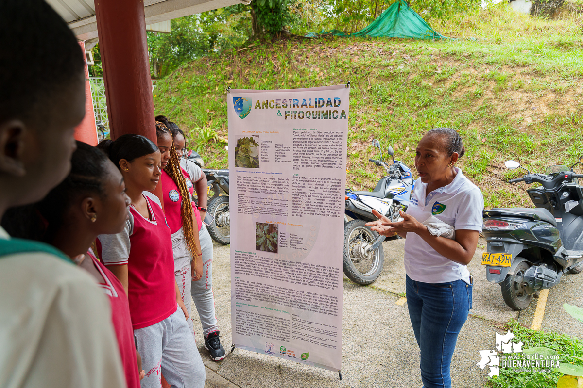 La ruta del concierto de aves en formato artístico y educativo en el campus de la Universidad del pacifico