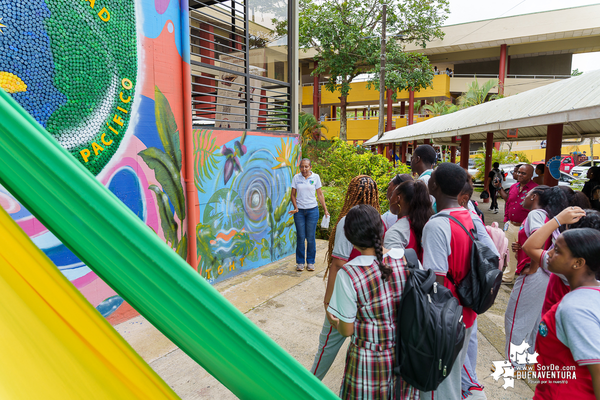 La ruta del concierto de aves en formato artístico y educativo en el campus de la Universidad del pacifico