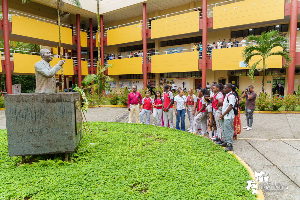 La ruta del concierto de aves en formato artístico y educativo en el campus de la Universidad del pacifico