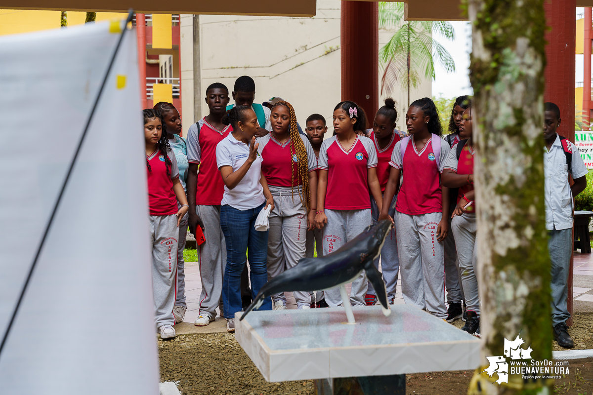 La ruta del concierto de aves en formato artístico y educativo en el campus de la Universidad del pacifico