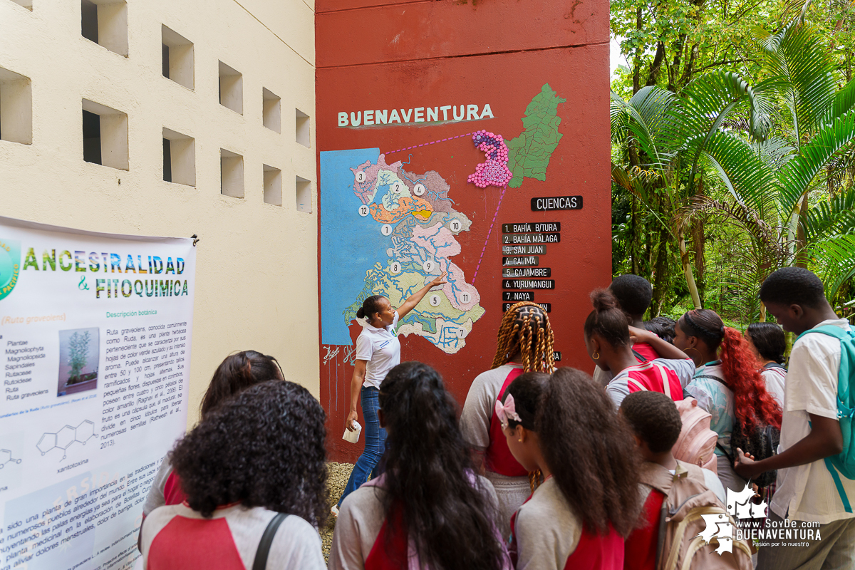 La ruta del concierto de aves en formato artístico y educativo en el campus de la Universidad del pacifico