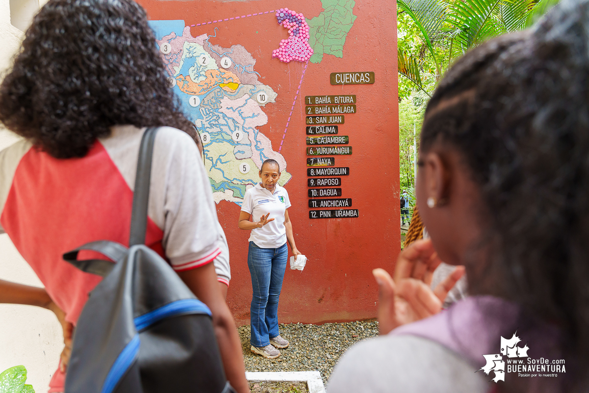La ruta del concierto de aves en formato artístico y educativo en el campus de la Universidad del pacifico