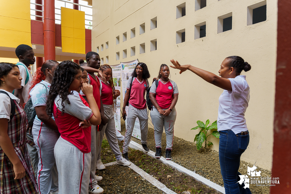 La ruta del concierto de aves en formato artístico y educativo en el campus de la Universidad del pacifico