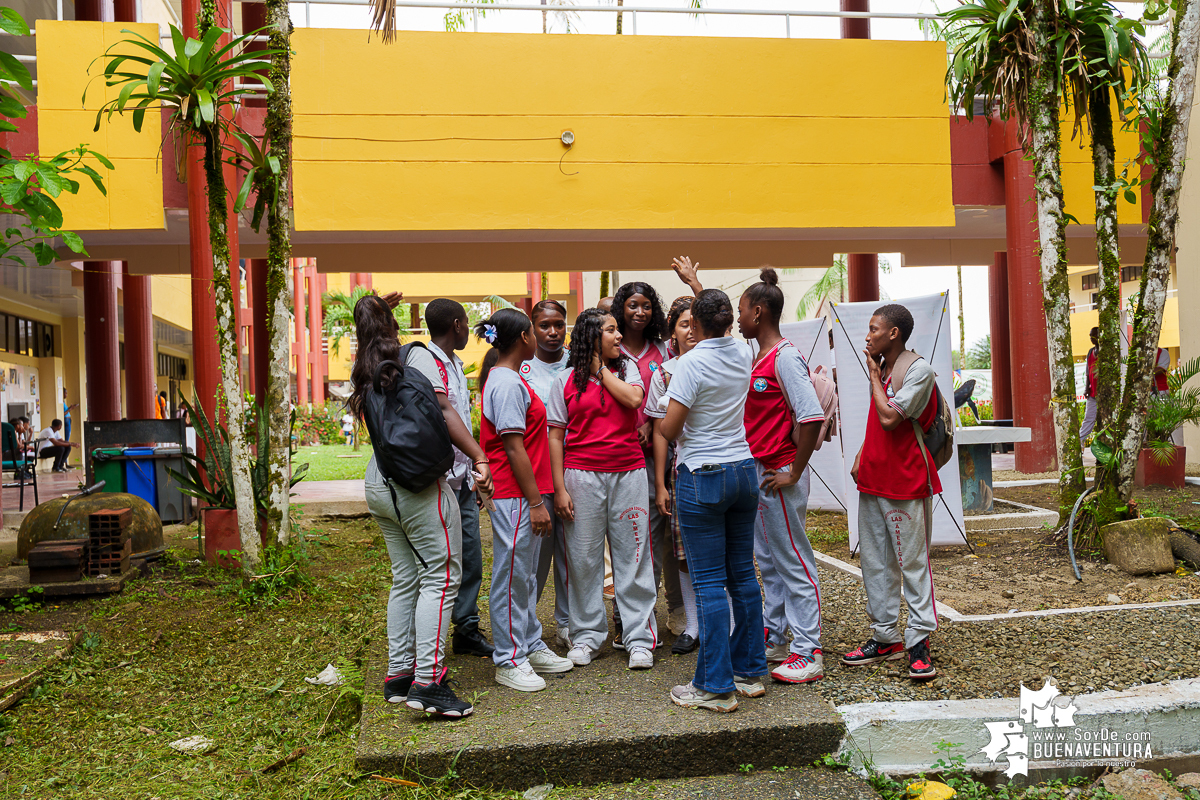 La ruta del concierto de aves en formato artístico y educativo en el campus de la Universidad del pacifico