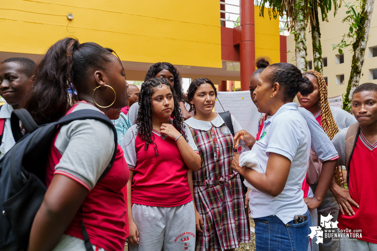 La ruta del concierto de aves en formato artístico y educativo en el campus de la Universidad del pacifico