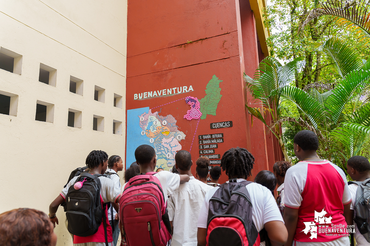 La ruta del concierto de aves en formato artístico y educativo en el campus de la Universidad del pacifico