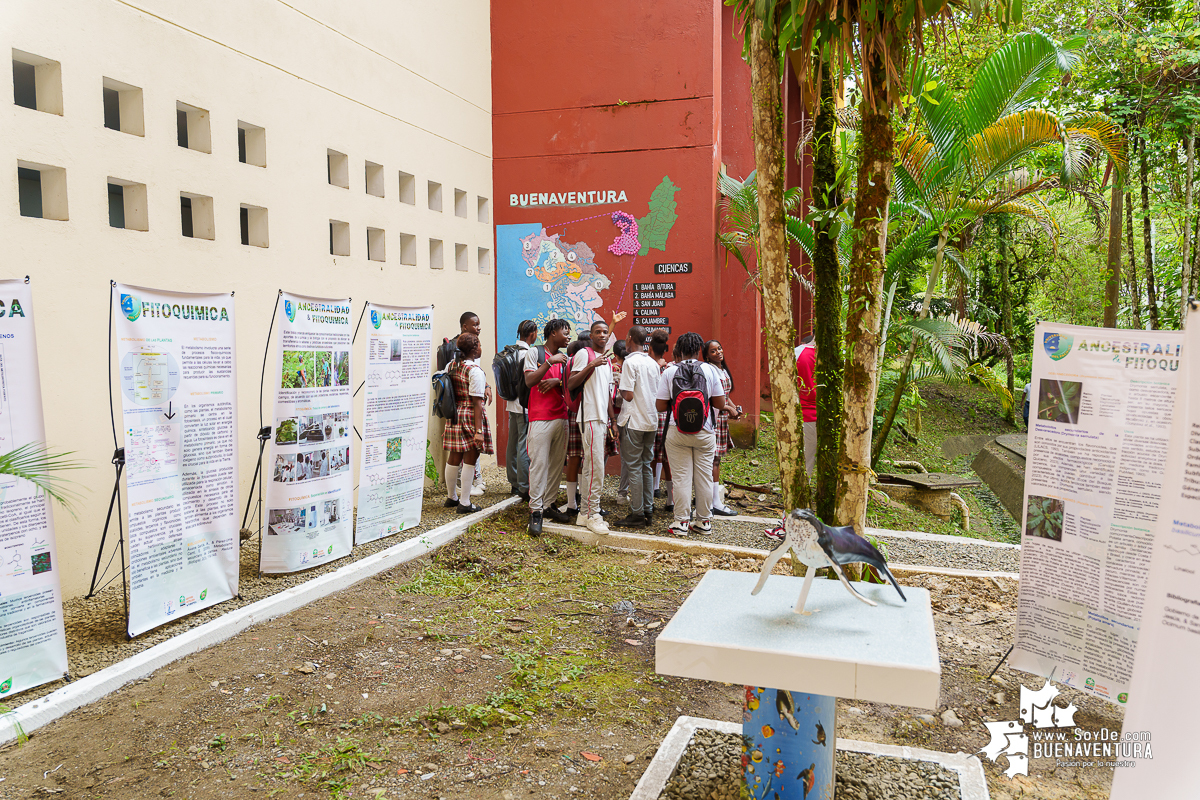 La ruta del concierto de aves en formato artístico y educativo en el campus de la Universidad del pacifico