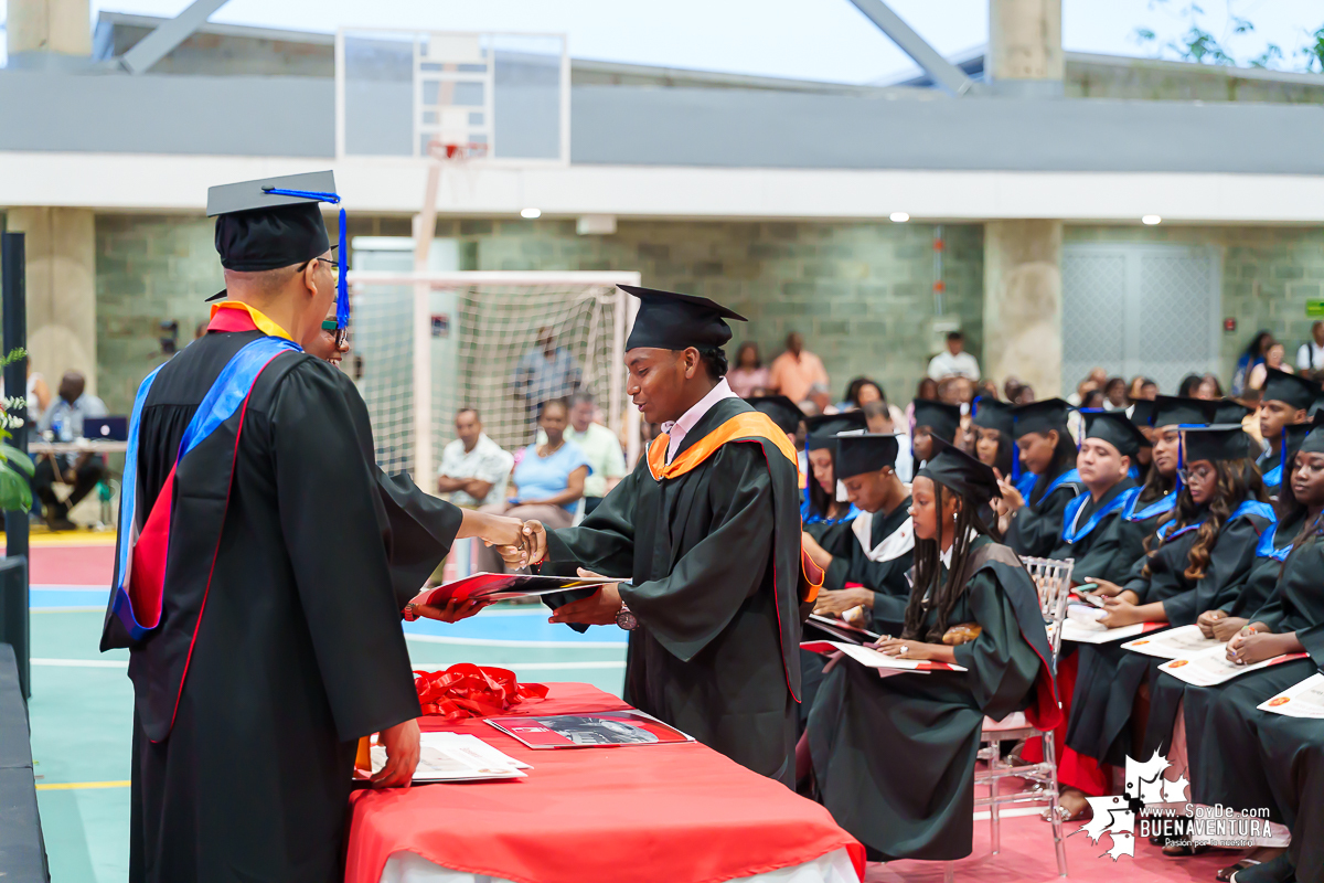 La Universidad del Valle Seccional Pacífico graduó a 171 nuevos profesionales y tecnólogos en emotiva ceremonia 