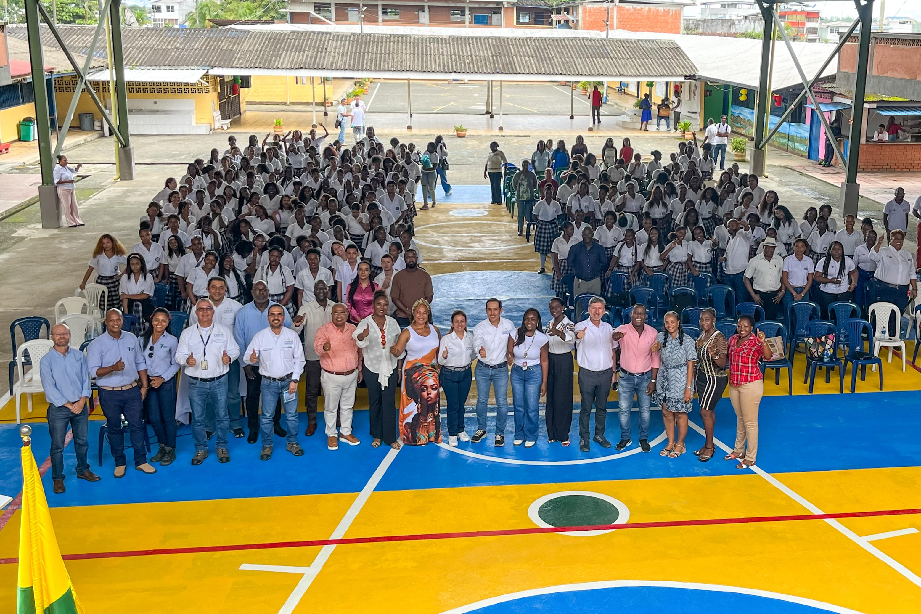 Cierran primera etapa del convenio de entrega de mobiliario escolar en Buenaventura