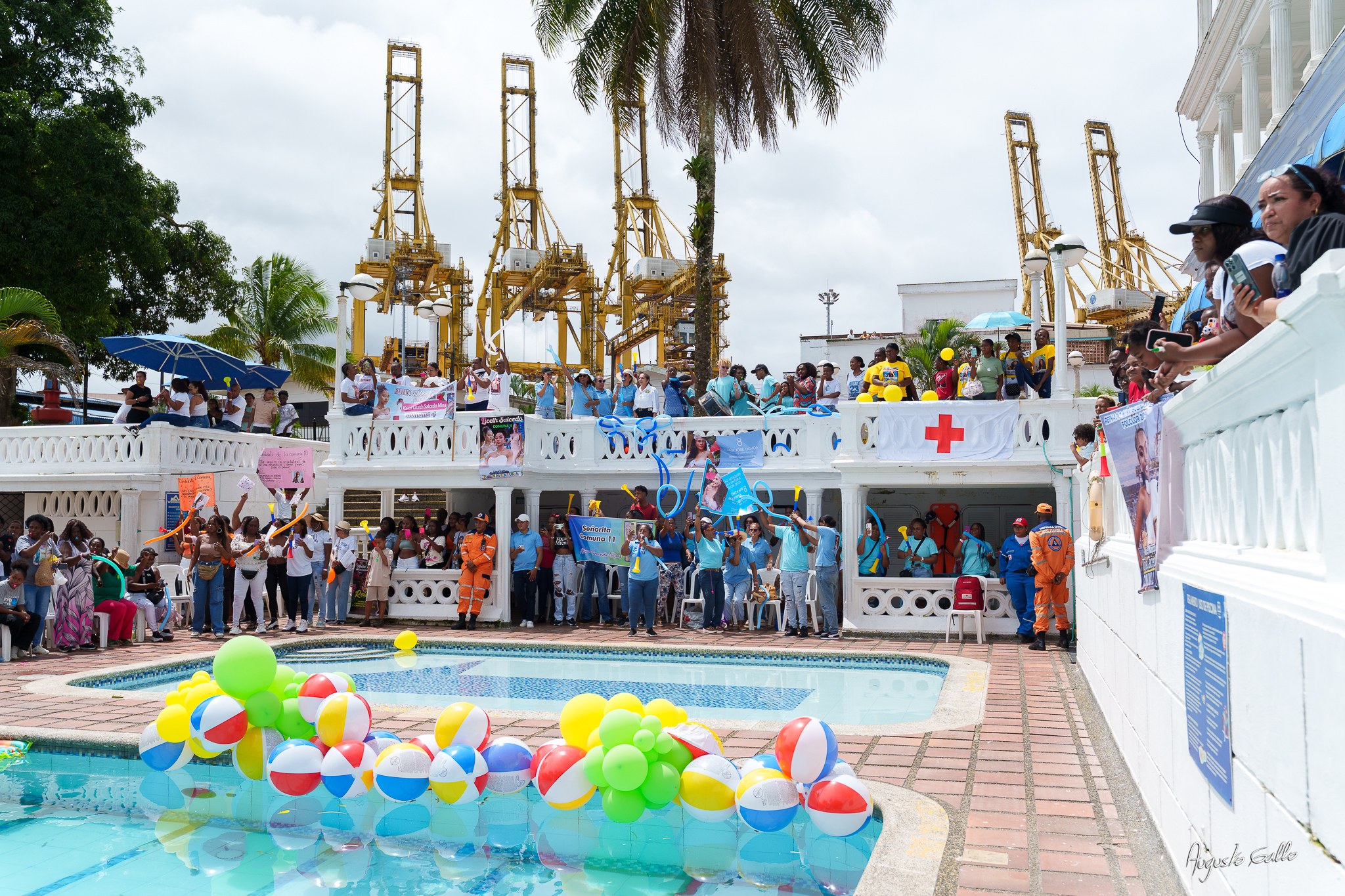 Buenaventura vibró con desfile en traje de baño y baile de currulao del Reinado Señorita Buenaventura Folclor 2025