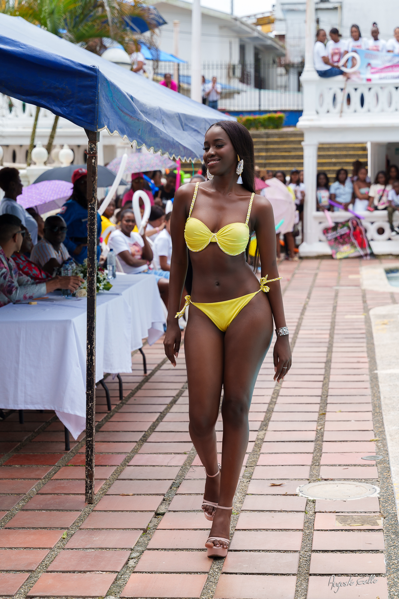 Buenaventura vibró con desfile en traje de baño y baile de currulao del Reinado Señorita Buenaventura Folclor 2025