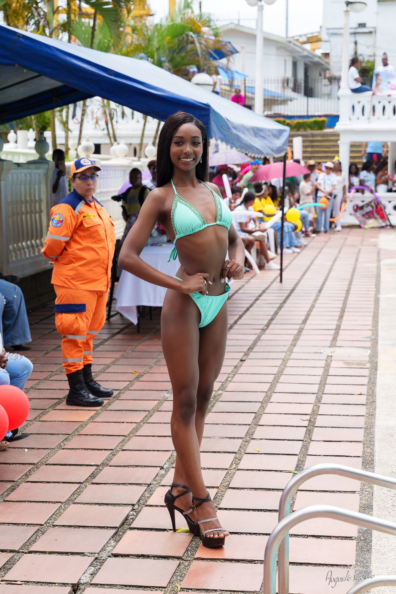Buenaventura vibró con desfile en traje de baño y baile de currulao del Reinado Señorita Buenaventura Folclor 2025