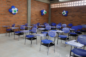 La Unión Vial Camino del Pacífico entregó mobiliario escolar en la IE Gran Colombia de Guadalajara de Buga