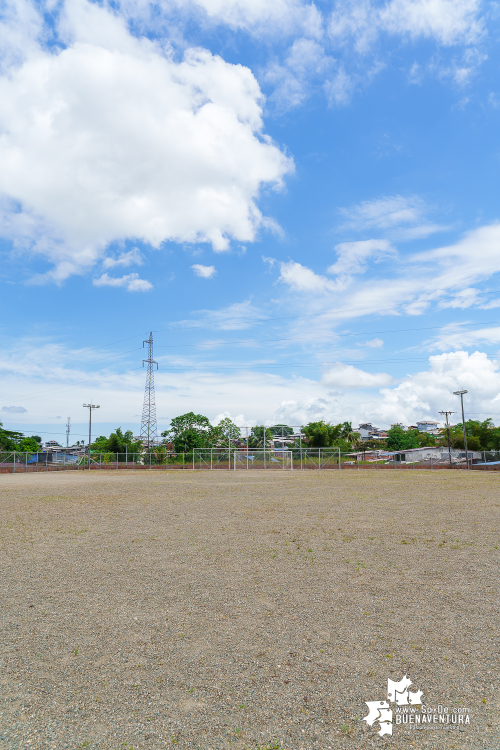 La Gobernación del Valle inauguró en Buenaventura tres nuevas canchas deportivas para promover la paz