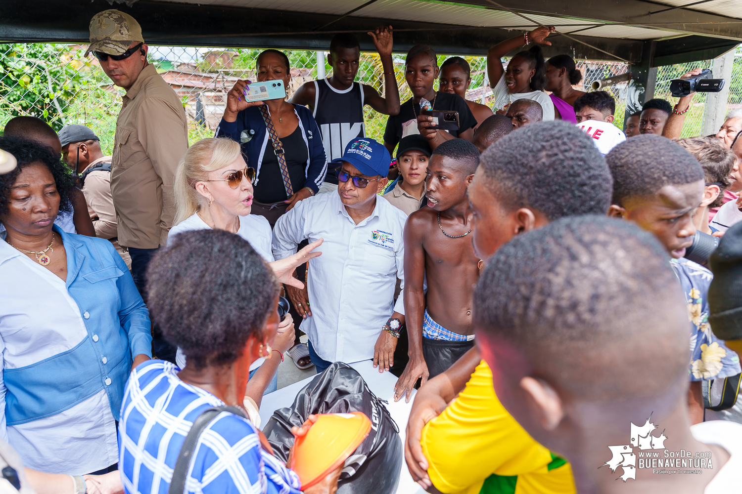 La Gobernación del Valle inauguró en Buenaventura tres nuevas canchas deportivas para promover la paz