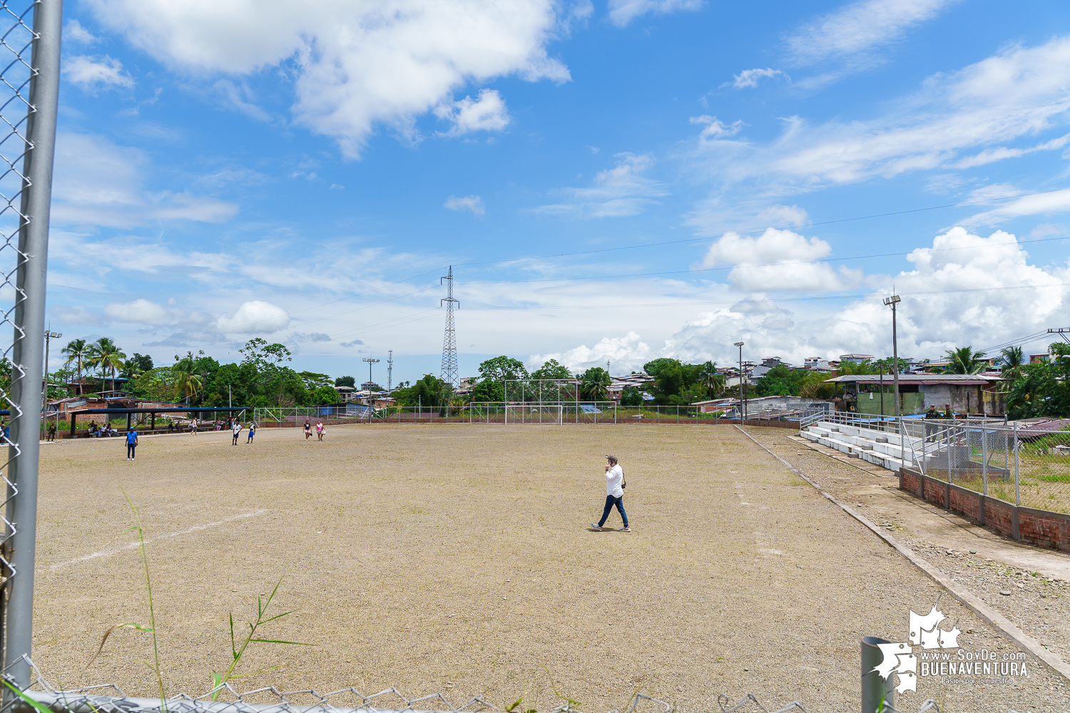 La Gobernación del Valle inauguró en Buenaventura tres nuevas canchas deportivas para promover la paz