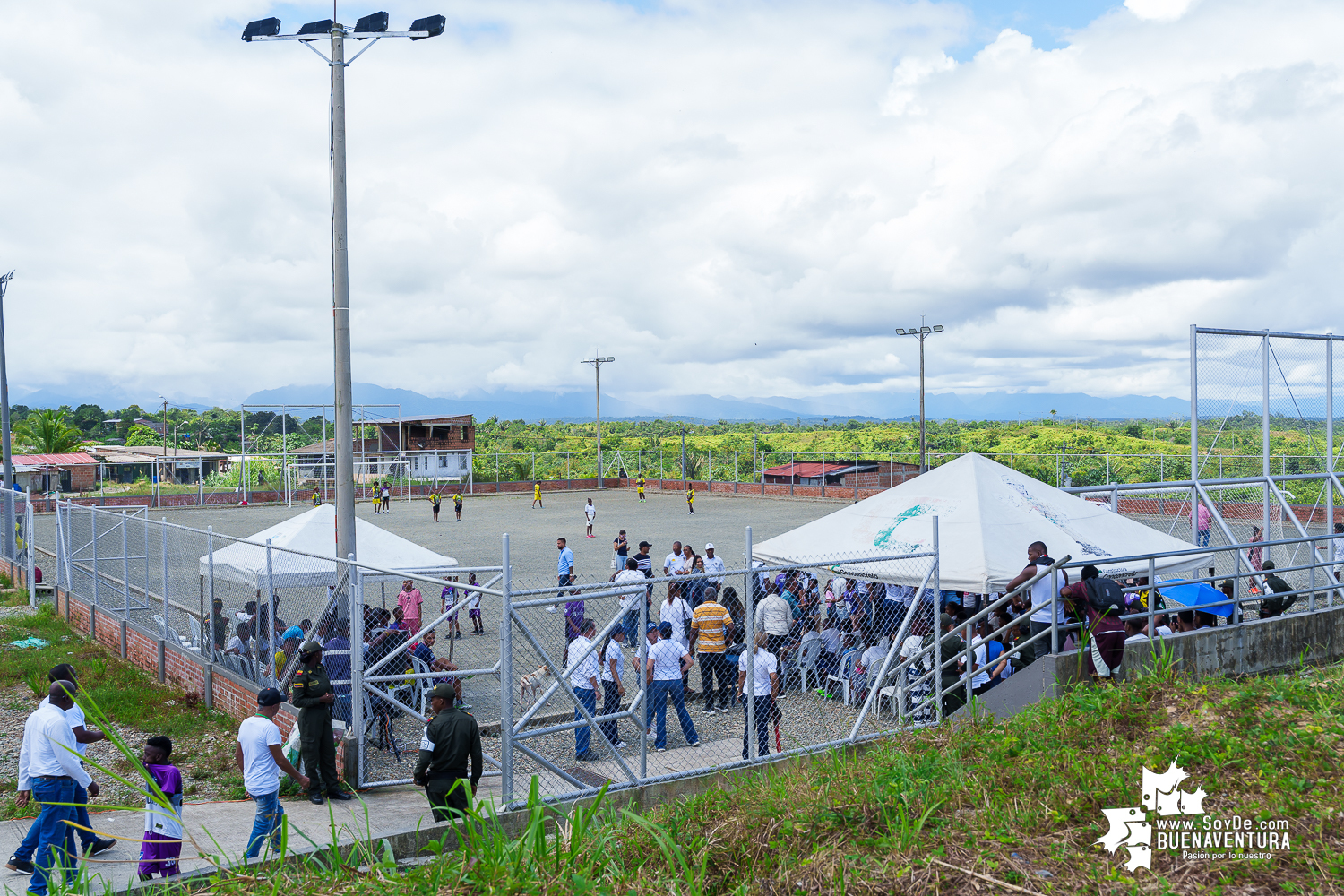 La Gobernación del Valle inauguró en Buenaventura tres nuevas canchas deportivas para promover la paz