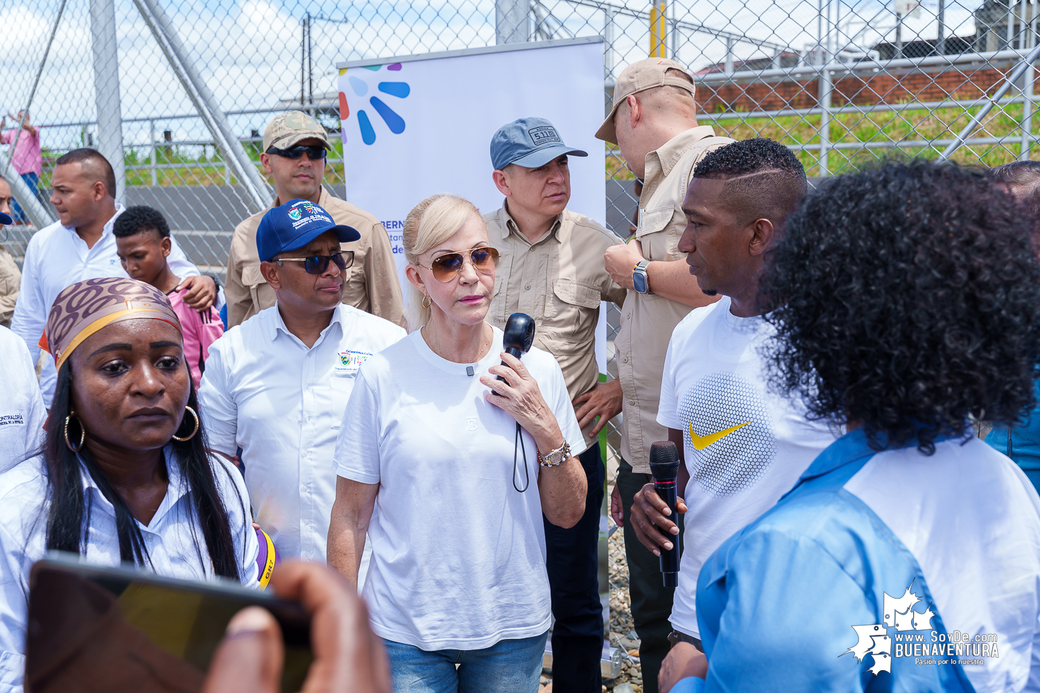 La Gobernación del Valle inauguró en Buenaventura tres nuevas canchas deportivas para promover la paz