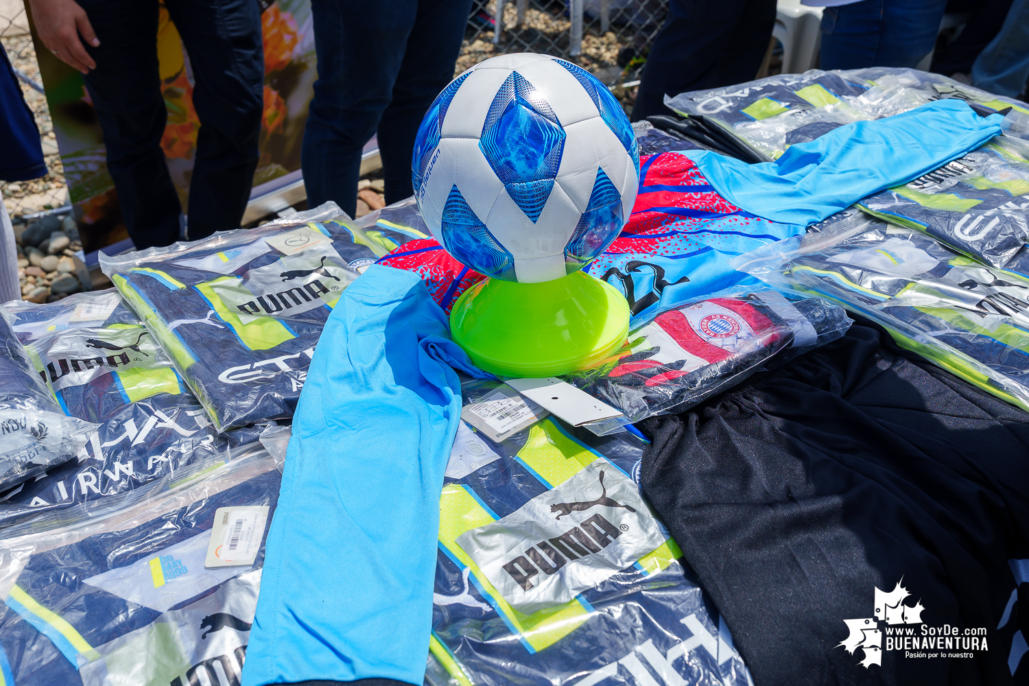 La Gobernación del Valle inauguró en Buenaventura tres nuevas canchas deportivas para promover la paz