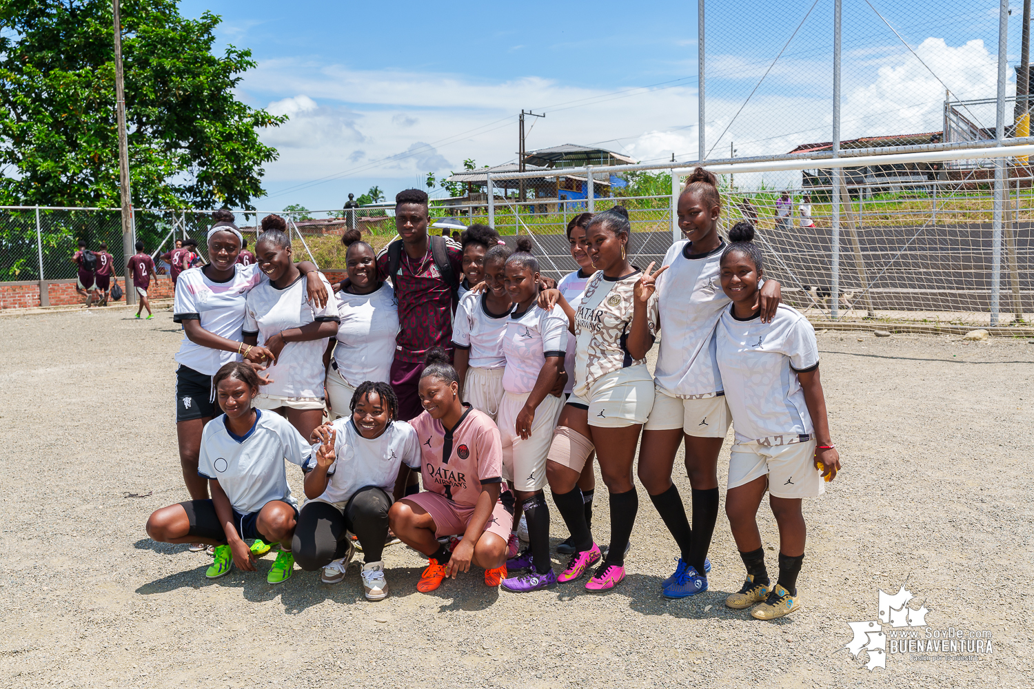 La Gobernación del Valle inauguró en Buenaventura tres nuevas canchas deportivas para promover la paz