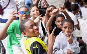 “Cine al Barrio” llevó cine y recreación al barrio El Firme, en Buenaventura