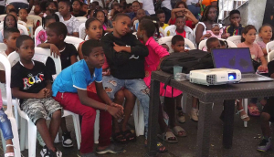 “Cine al Barrio” llevó cine y recreación al barrio El Firme, en Buenaventura