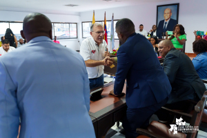 Roy Barreras regresa a Colombia y visita Buenaventura: “Decidí llegar y recorrer mi familia de Colombia”