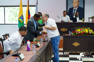 Roy Barreras regresa a Colombia y visita Buenaventura: “Decidí llegar y recorrer mi familia de Colombia”