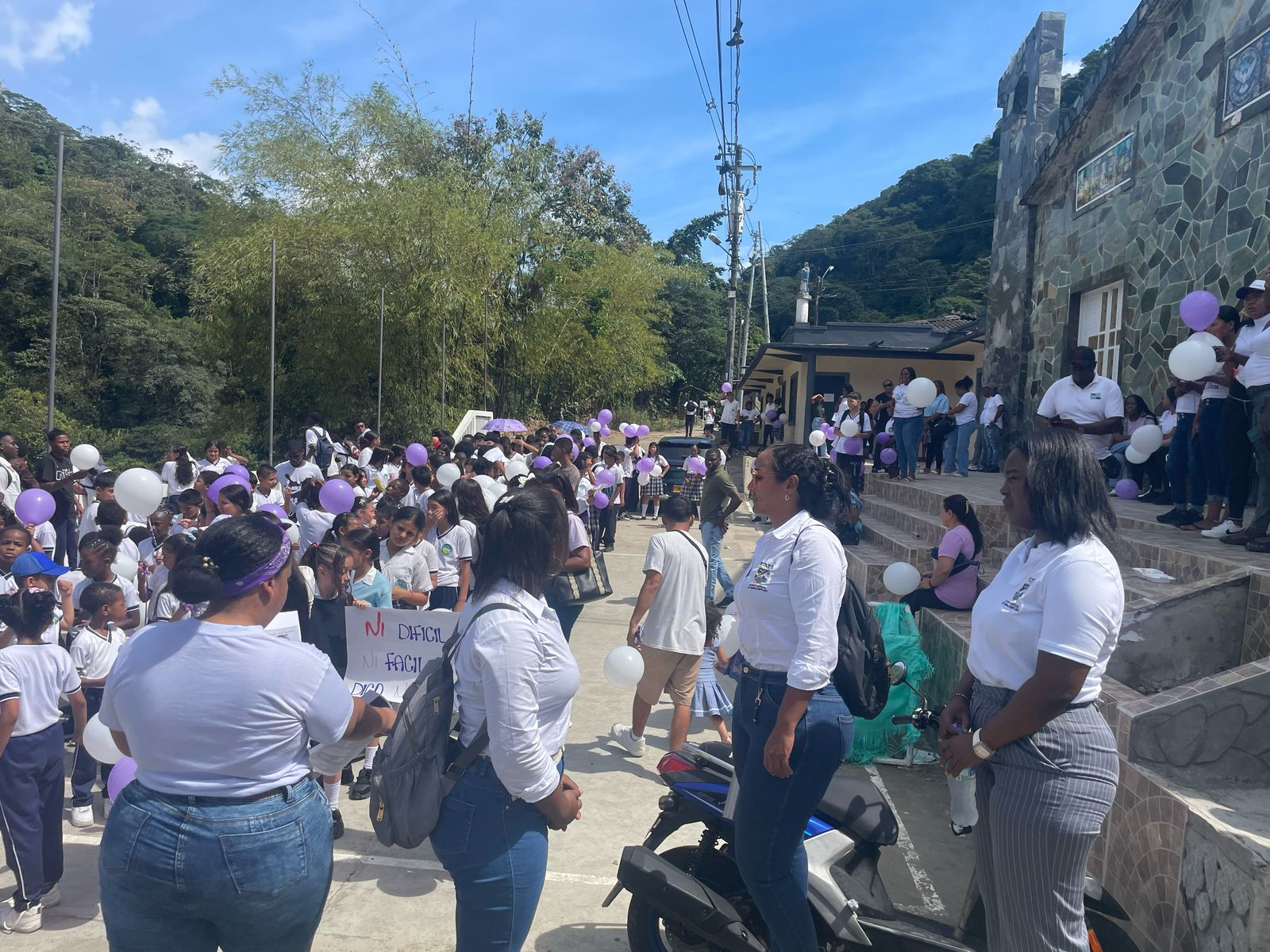 La Alcaldía de Buenaventura acompañó marcha en Cisneros contra la violencia de género