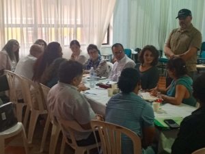 Embajadora de Chile y docentes trabajaron en Buenaventura en torno a la Cultura de Paz