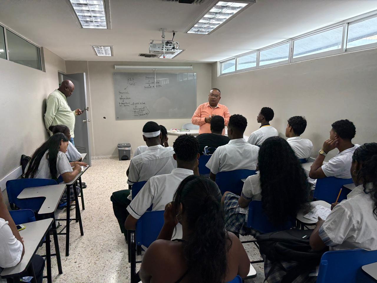Contralores y personeros estudiantiles conocieron situación actual del PAE en Buenaventura