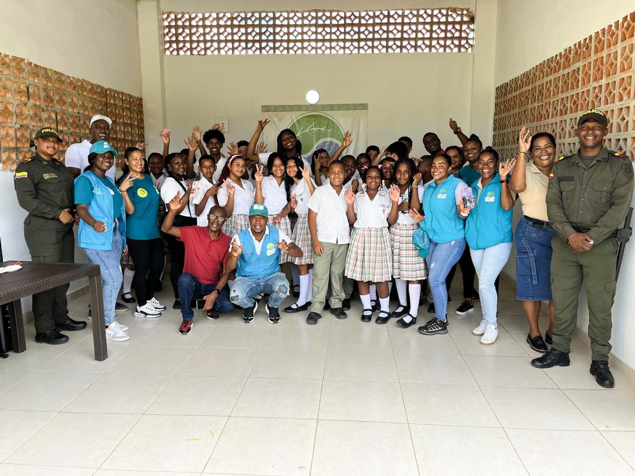 Aula Ambiental Móvil del EPA recorre Buenaventura llevando educación y conciencia ciudadana