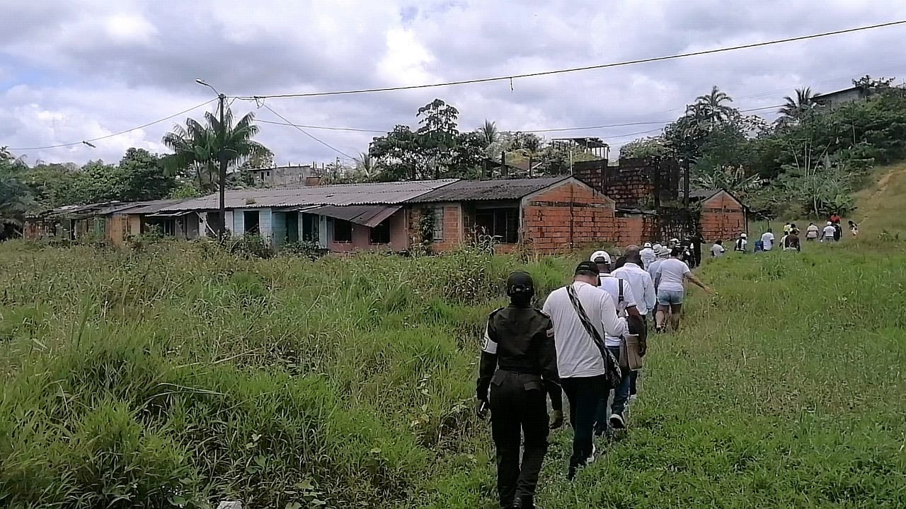 Alcaldía de Buenaventura y comunidad de la Comuna 12 avanzan en diagnóstico para proyecto Ecos Barrios de Paz