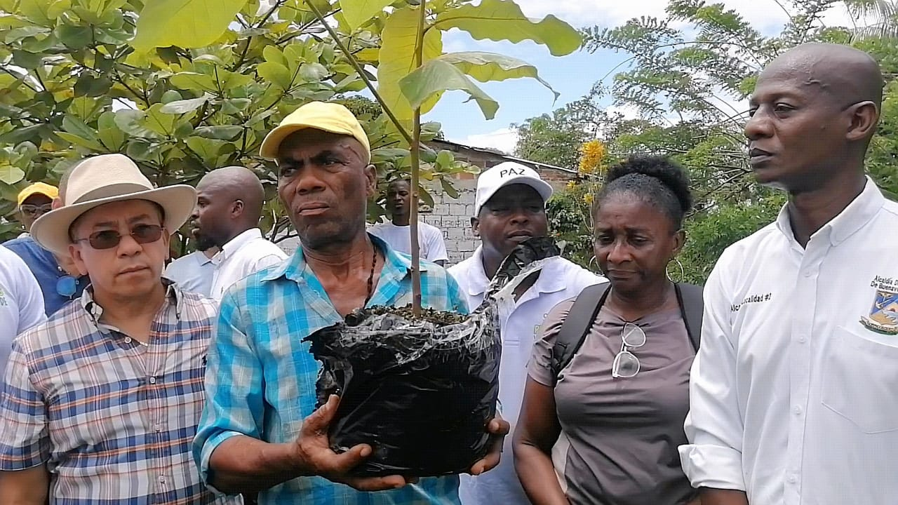 Alcaldía de Buenaventura y comunidad de la Comuna 12 avanzan en diagnóstico para proyecto Ecos Barrios de Paz