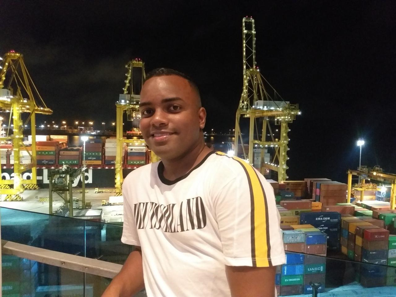 Reconocido community manager de Radio Buenaventura abandona la ciudad por amenazas contra su vida