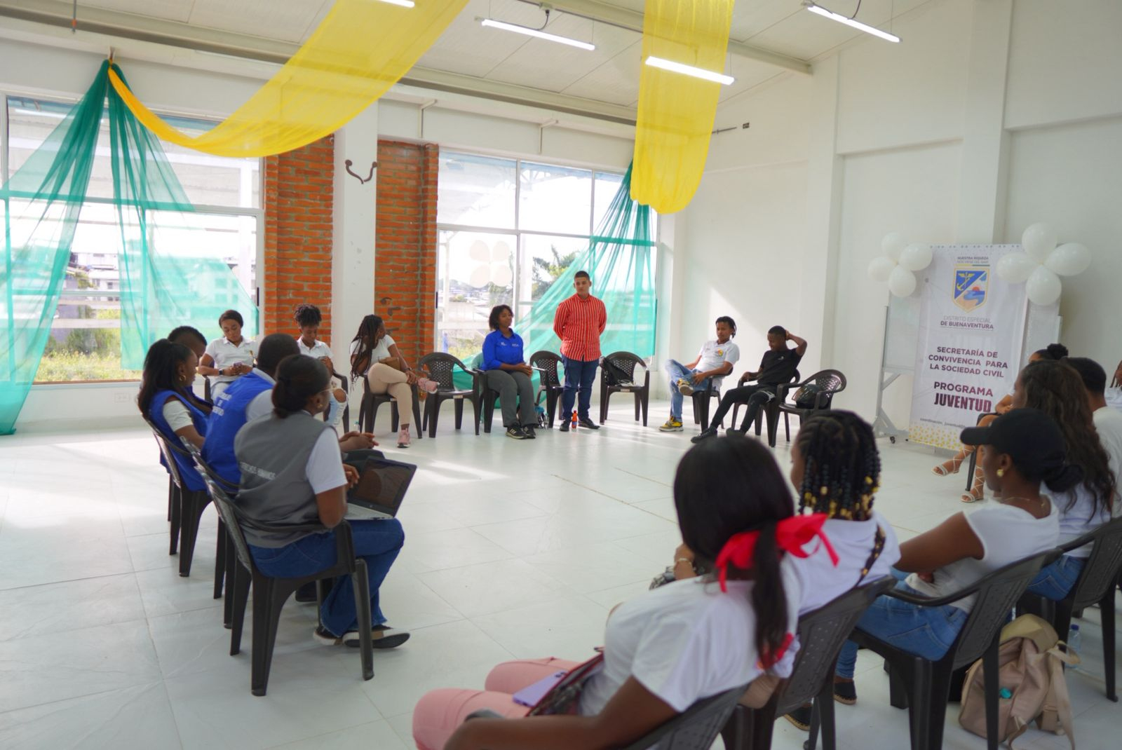 Jóvenes de Buenaventura se preparan para las elecciones de los Consejos de Juventud
