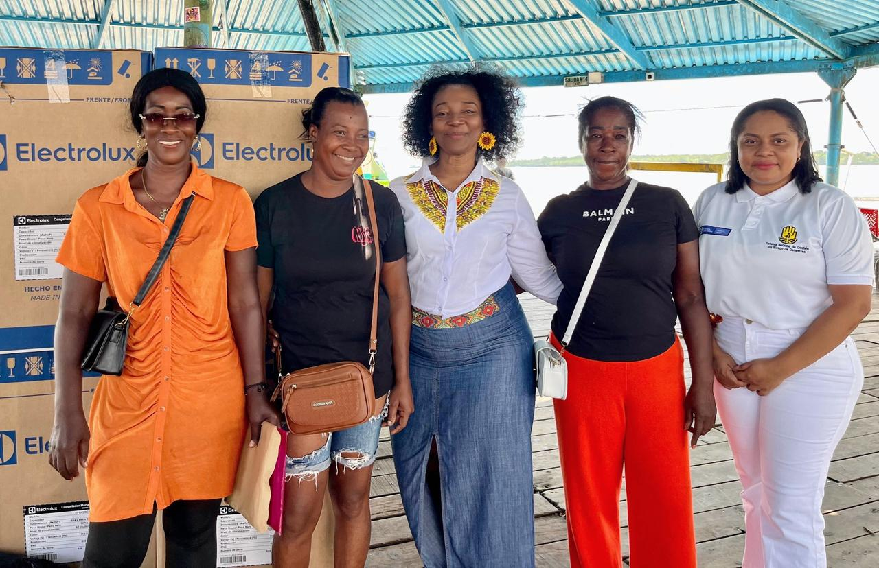 La Alcaldía Distrital impulsa el emprendimiento femenino con la entrega de unidades productivas en Buenaventura